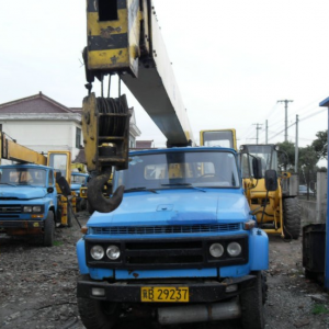 求購(gòu)16噸四節(jié)臂吊車，20B， 25噸吊車